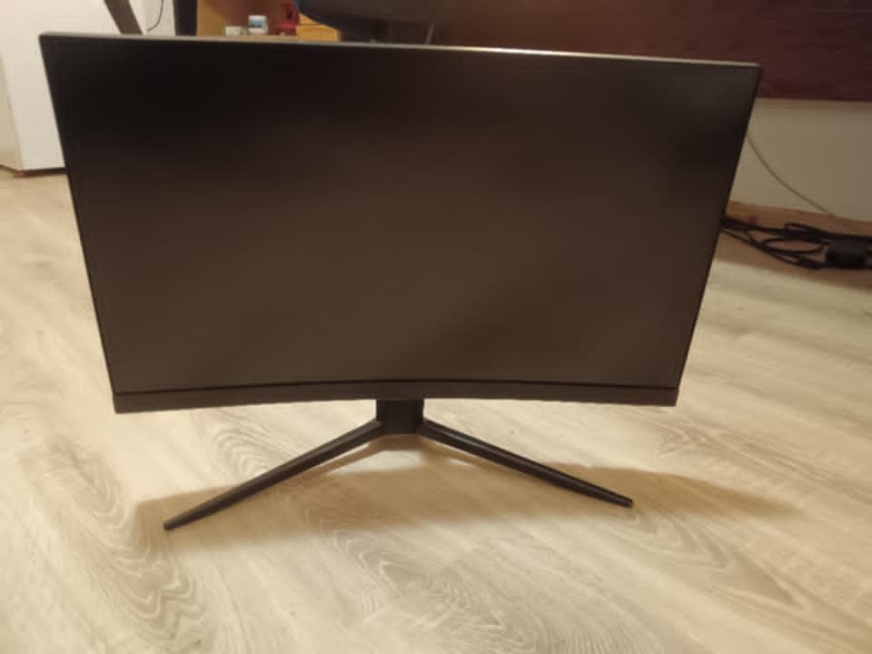 MSI 144 HZ 24 Palcu
