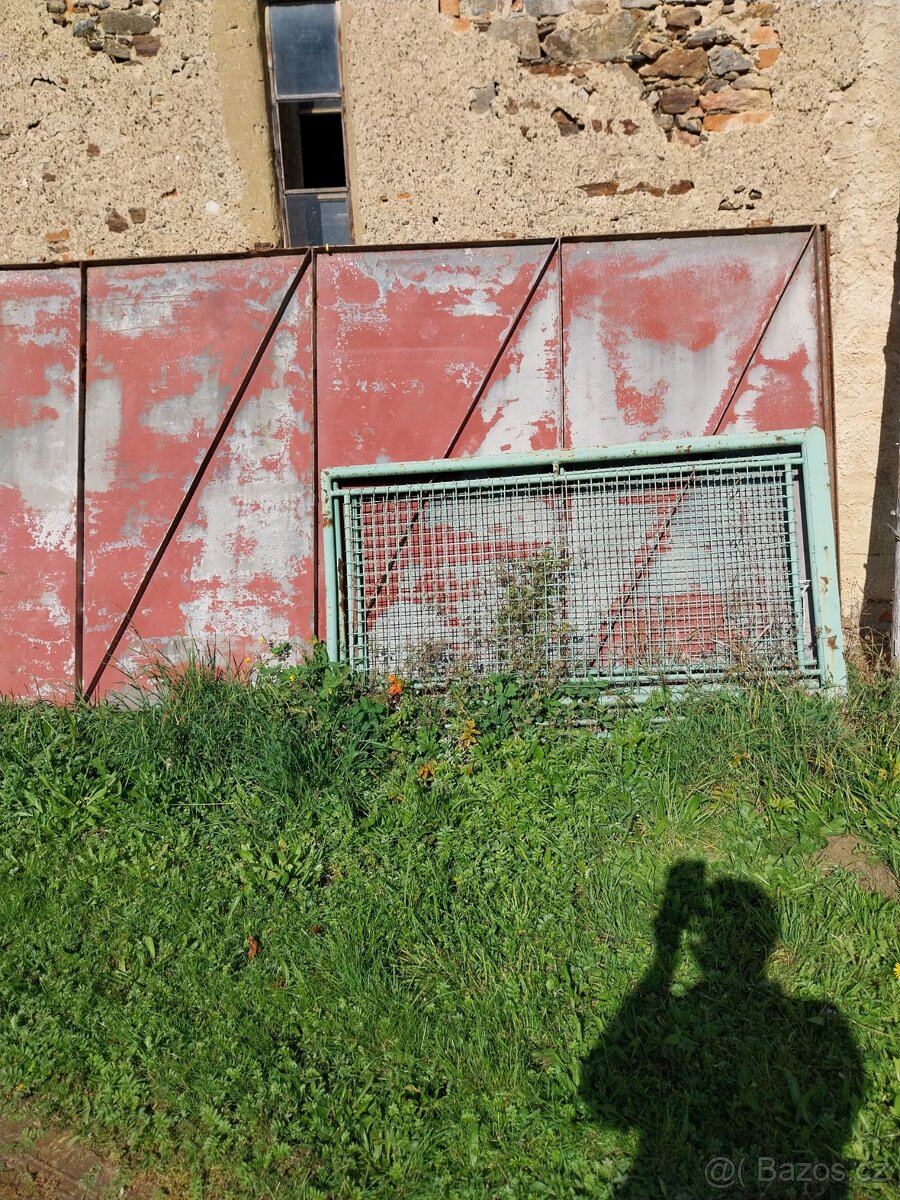 Prodám levně masivní použitá ocelová vrata.