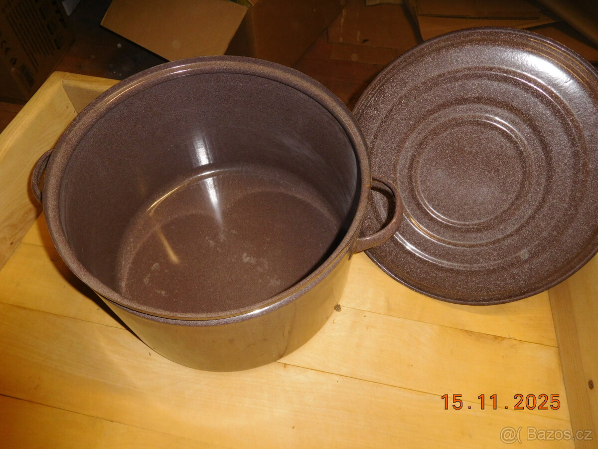 plechový hrnec  24l