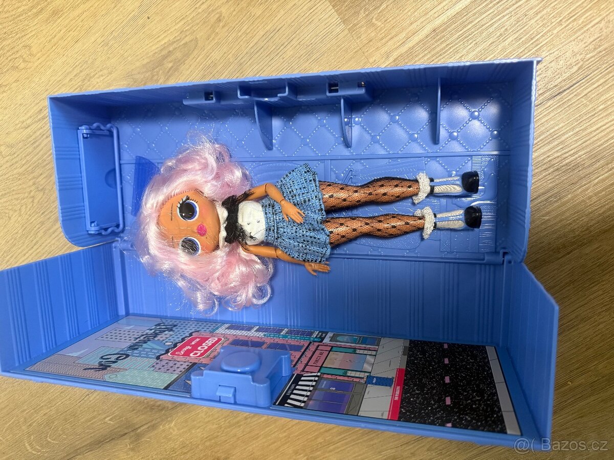 Lol panenka s krabickou na zámek a klickem