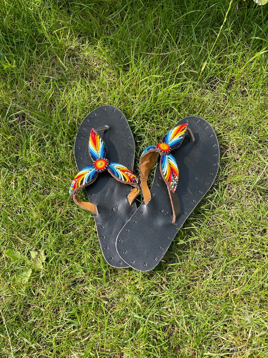 Pantofle žabky s ozdobnými barevnými korálky