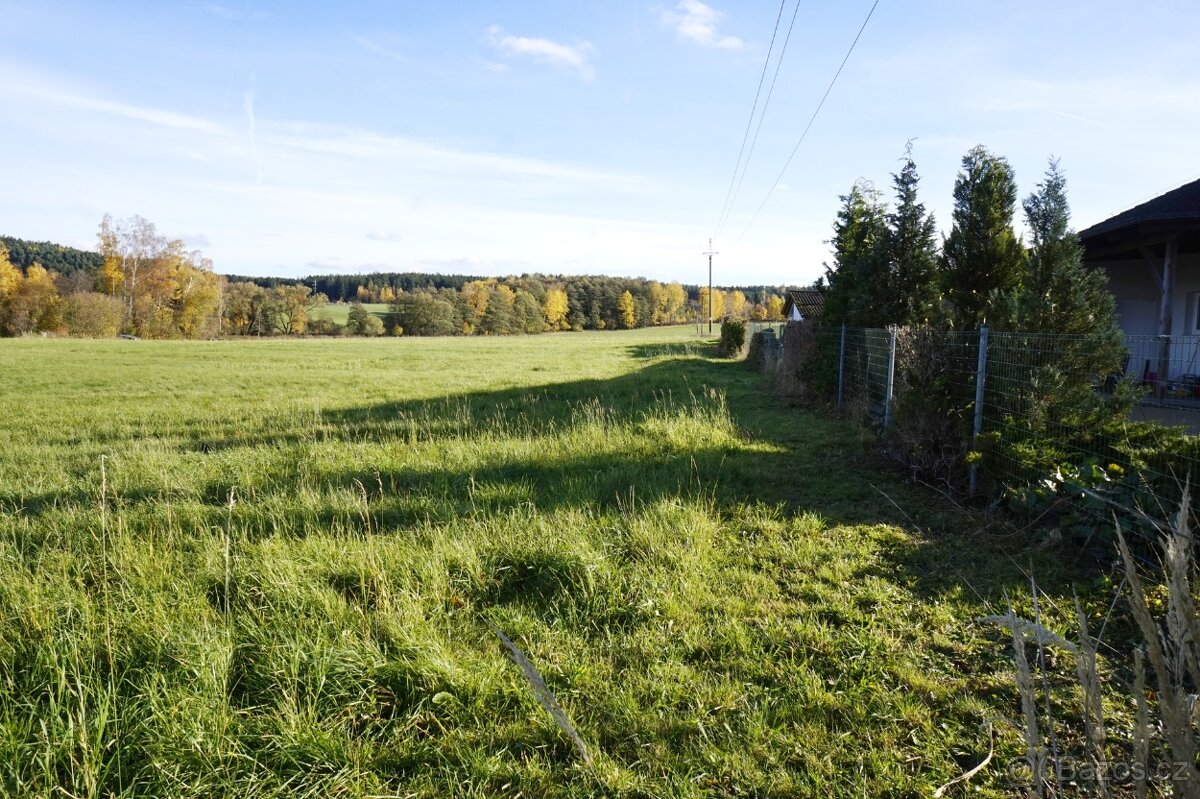 Stavební pozemek 1235 m2 pro RD, Medový Újezd