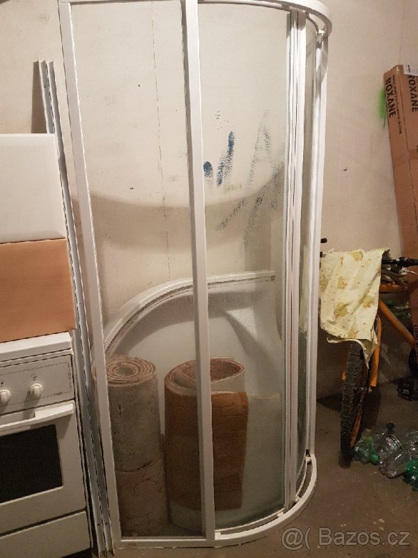 Sprchová zástěna s vaničkou