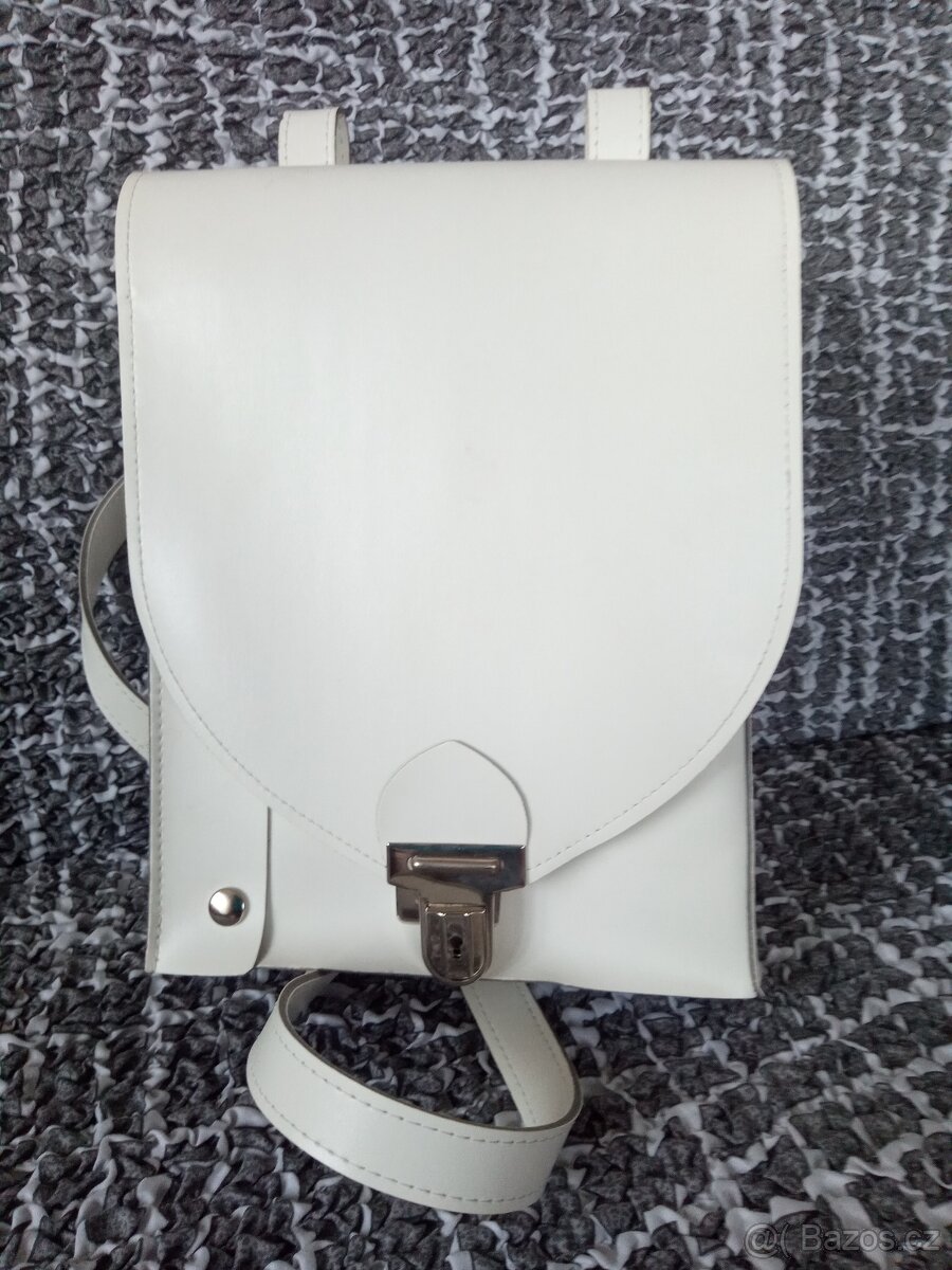 Bílá taška přes rameno