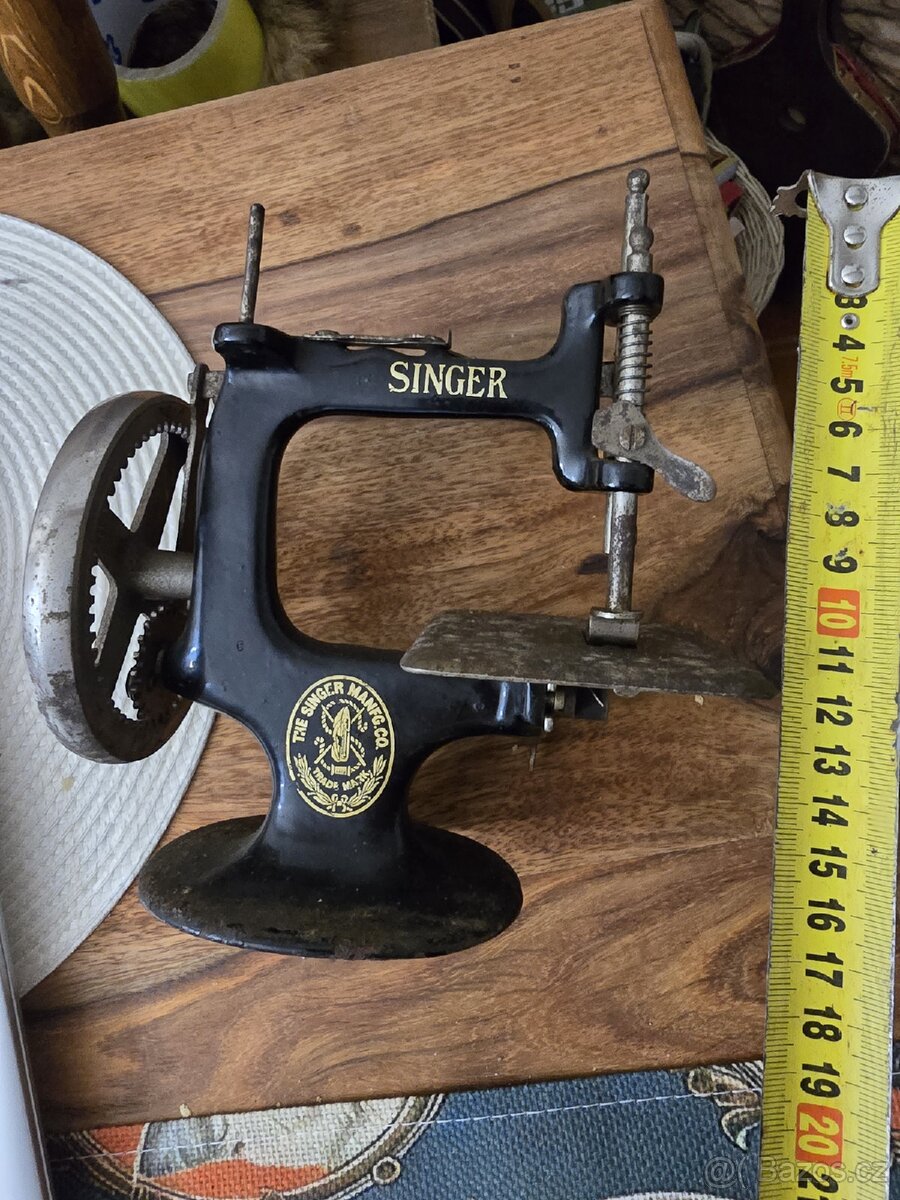 DĚTSKÝ MALÝ ŠICÍ STROJ SINGER