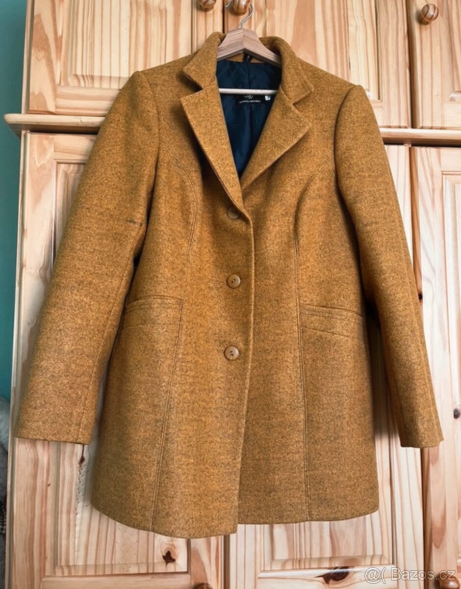 Hořčicový zimní kabát