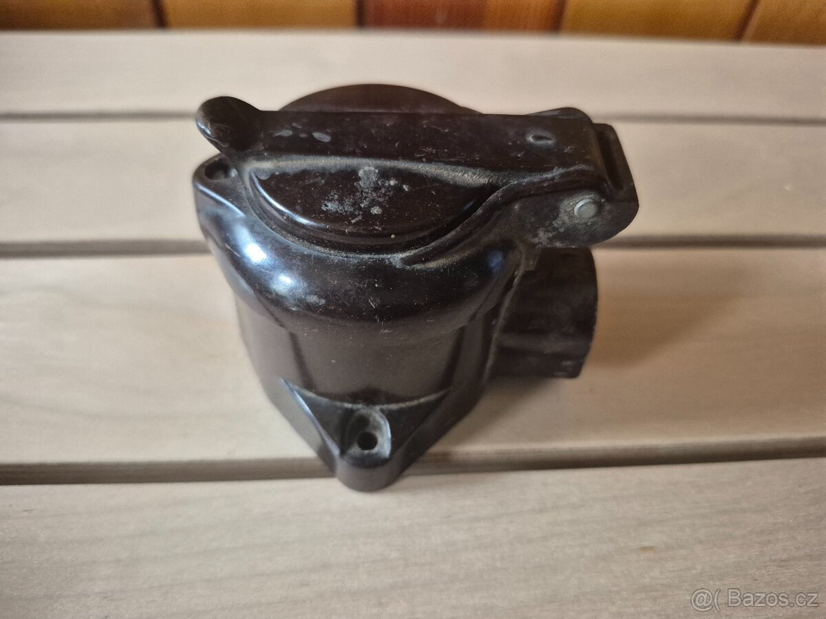 Retro bakelitová zástrčka