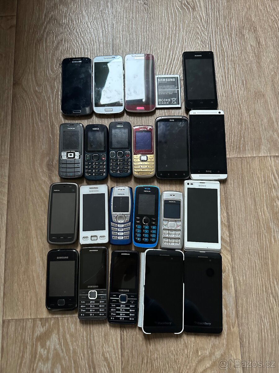 Starší mobilní telefony