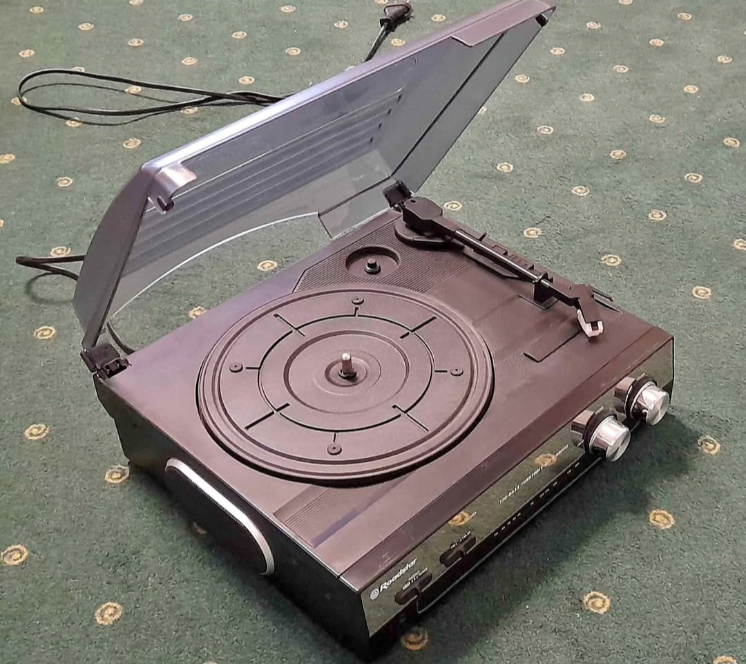 Gramofon elektr. Roadstar + desky