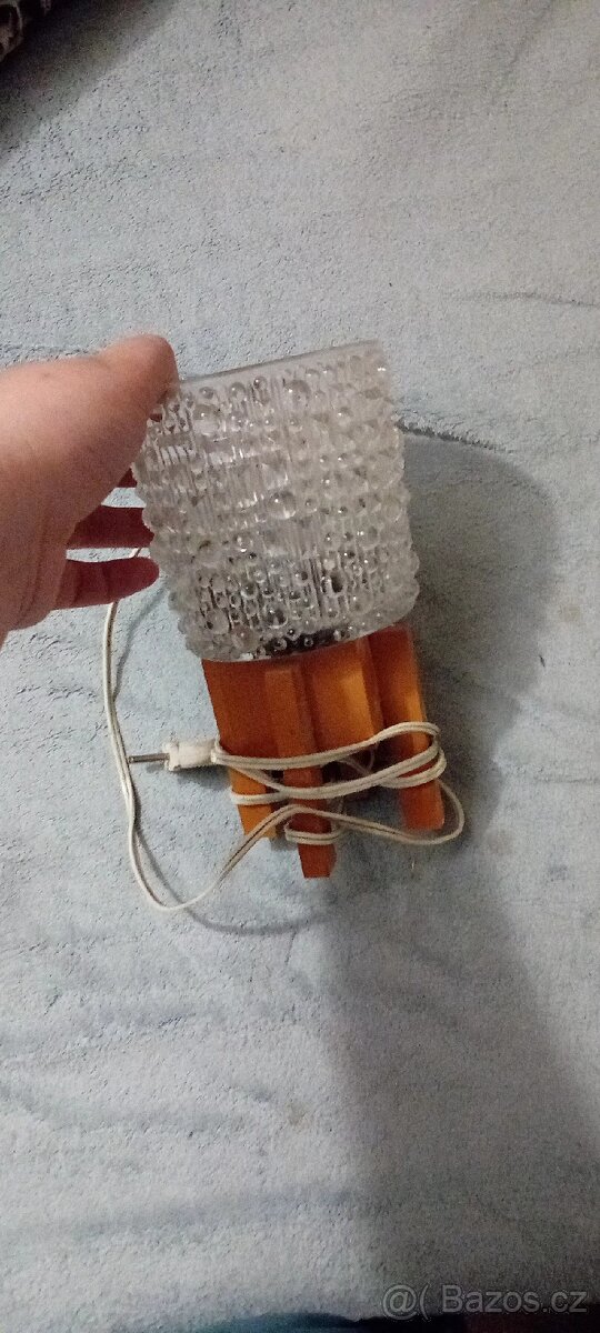 Vintige stolní lampa. Funkční, jako nová. Původní cena 500
