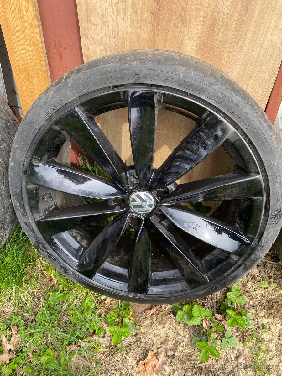 Kola r19 volkswagen