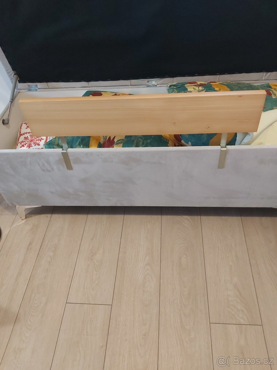 Bočnice k postelim