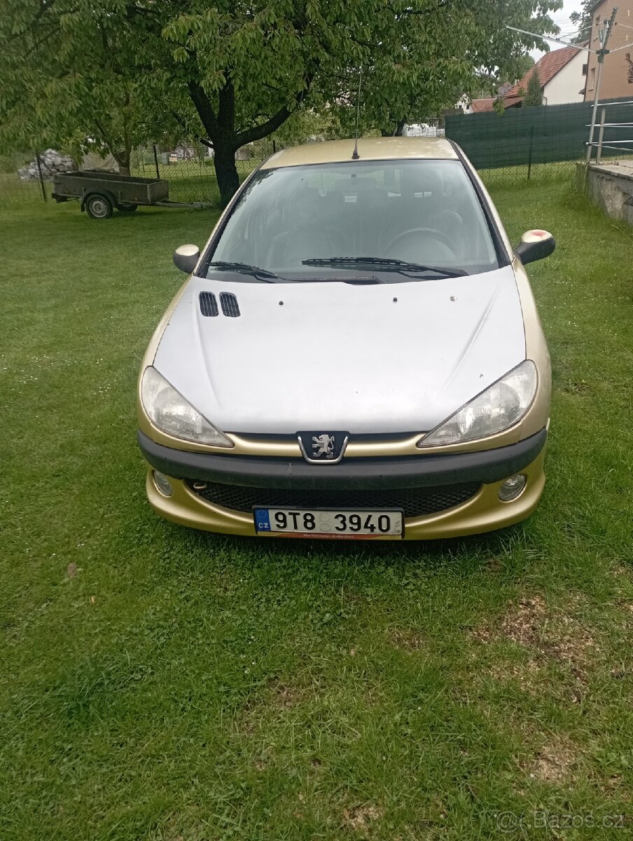 Peugeot 2061.4 benzín 55 kw