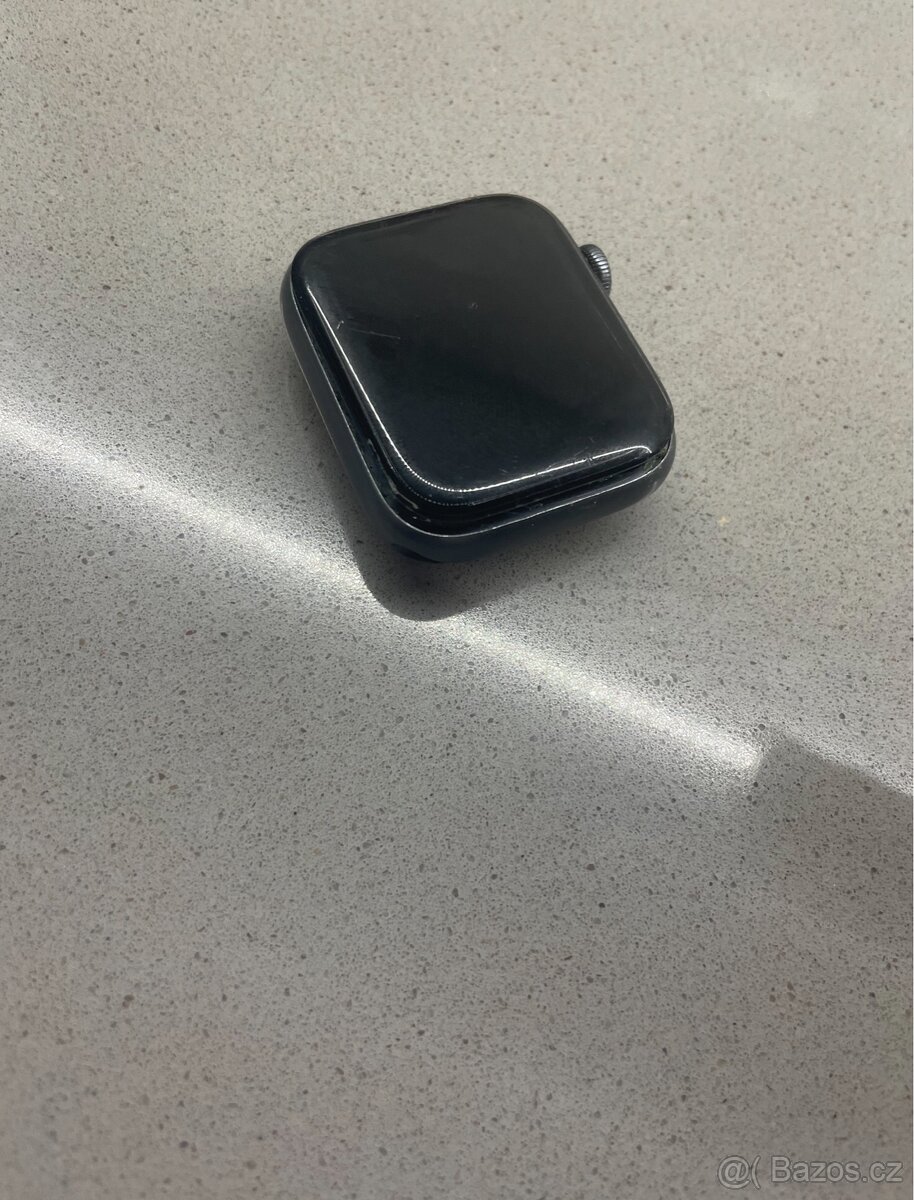 Apple Watch series 4 na náhradní díly