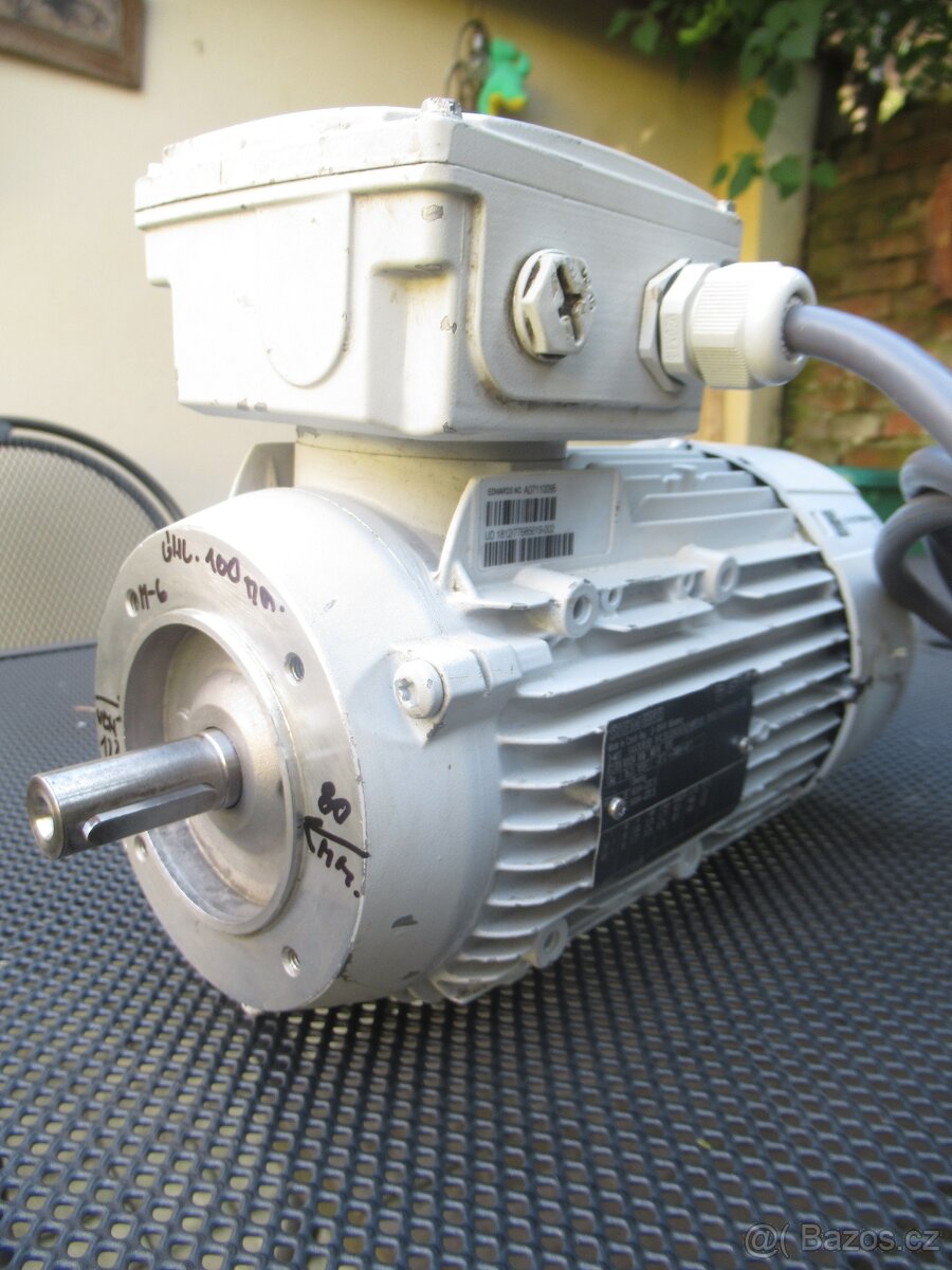 SIEMENS-NEPOUŽITÝ přírubák 400V.0,75kw-1450ot.min.