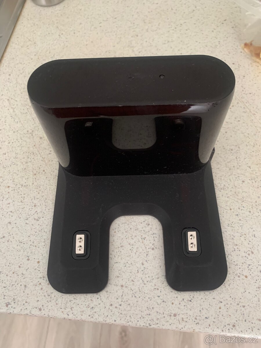 Nabíjecí stanice na robotický vysavač tesla Robostar IQ 100