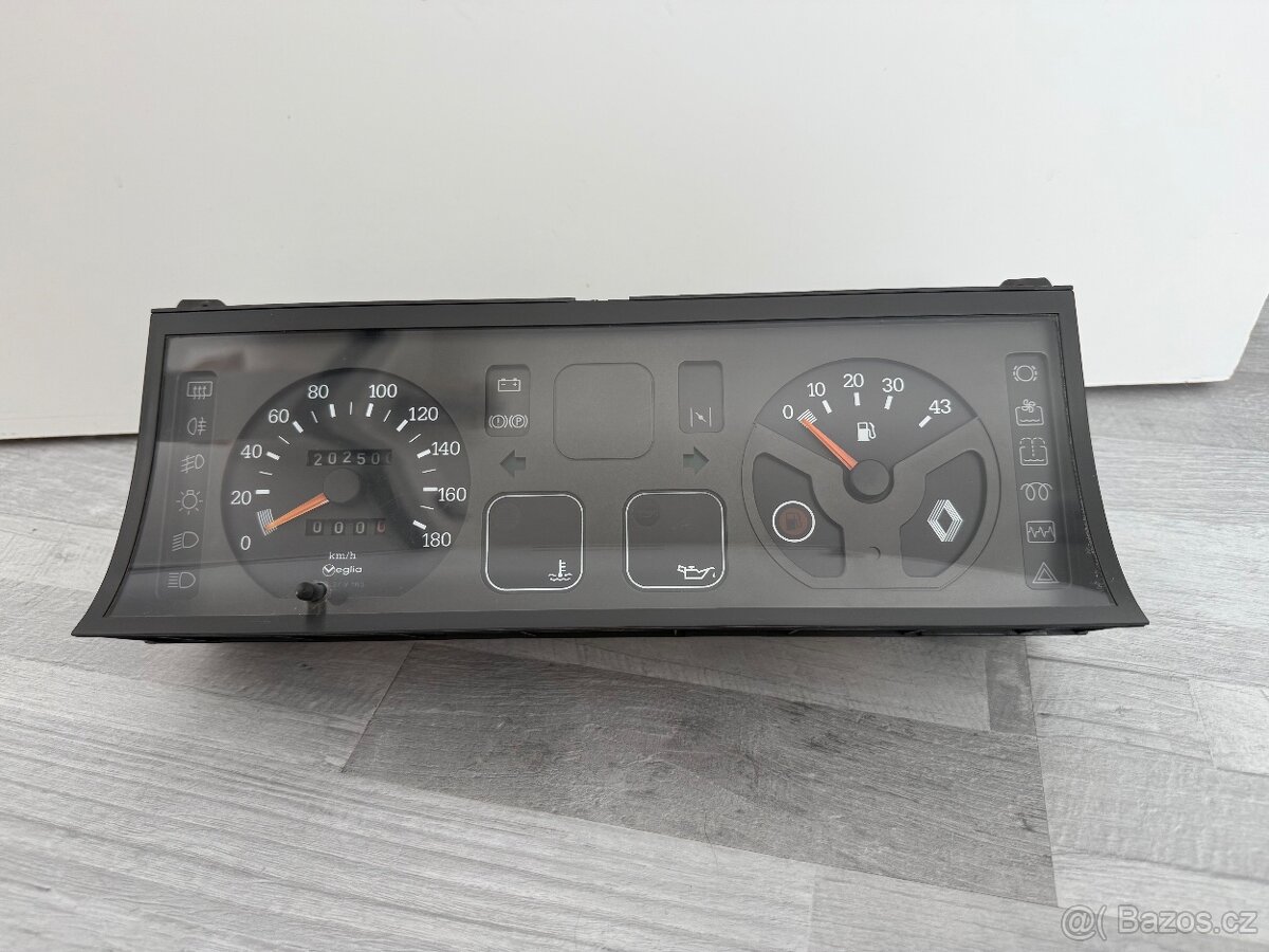 Tachometr Renault 5