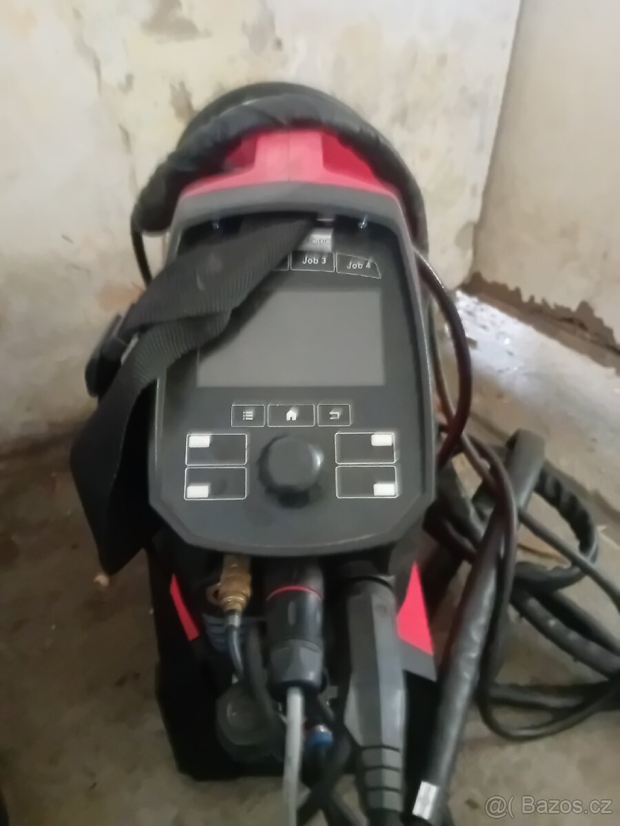 Prodam svatečku malo pouzivanaprodam svarečku malo pouzivana