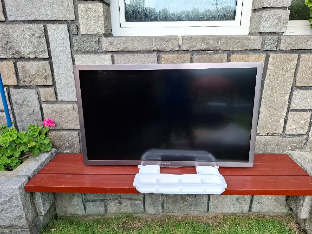 PHILIPS úhlopříčka 140cm, LCD (hloupá)