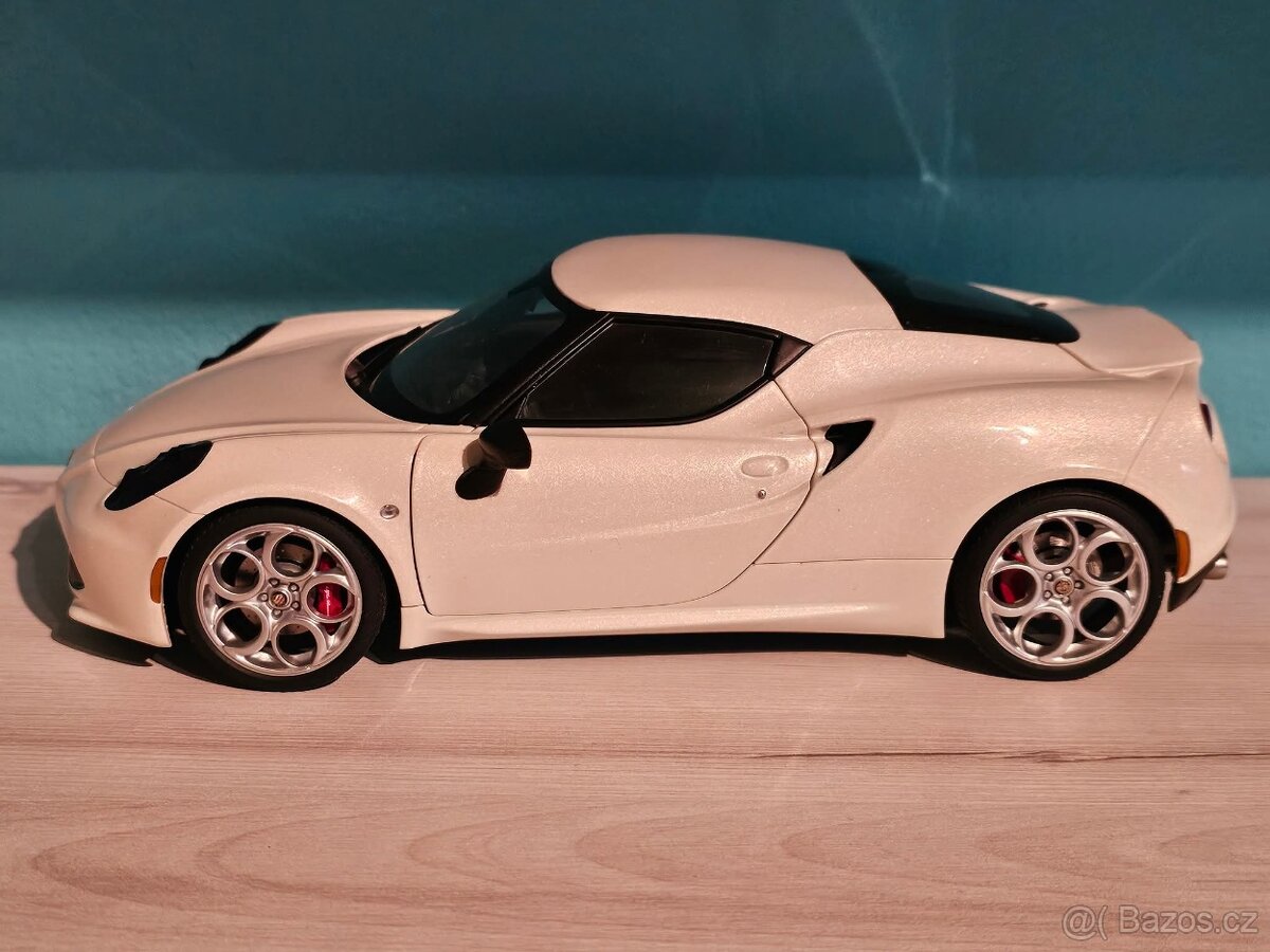 ALFA ROMEO 4C 2013/AUTOART 1:18
