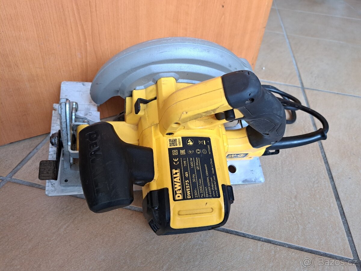 DEWALT DWE575 QS okružní pila -řez 67mm 1600W
