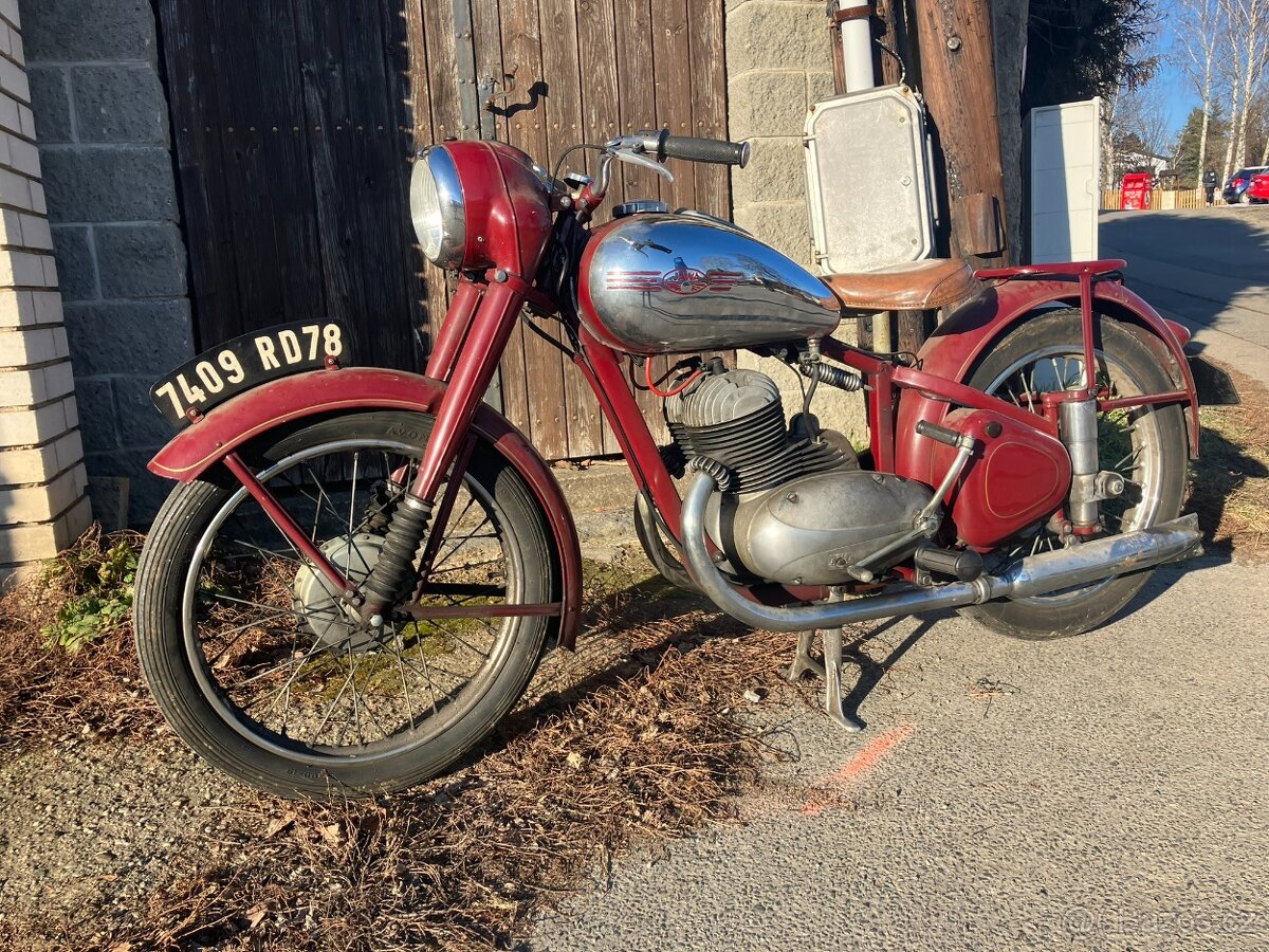 Jawa 350/18 pérák po krásné staré renovaci