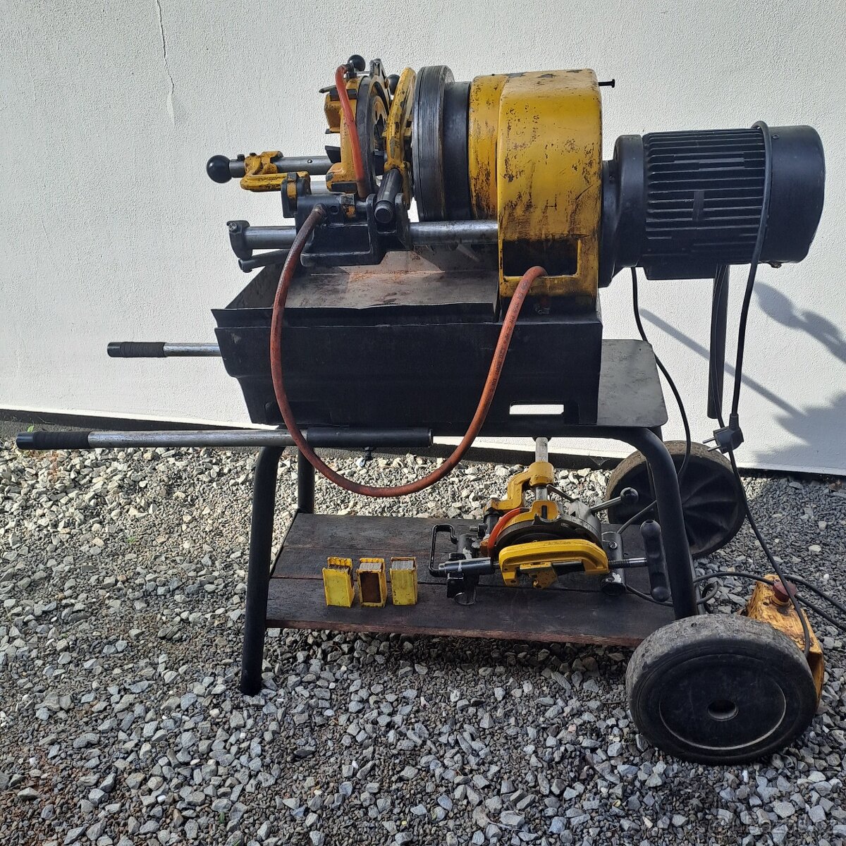 PRODÁM ELEKTRICKÝ ZÁVITOŘEZ