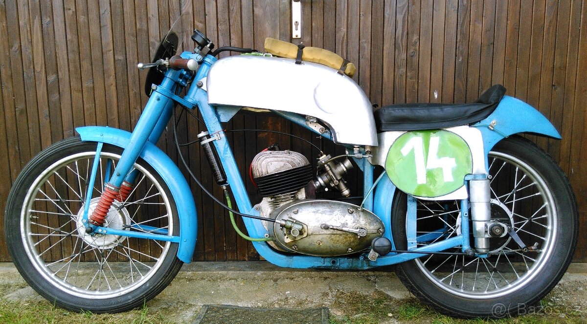 Závodní jawa pérák