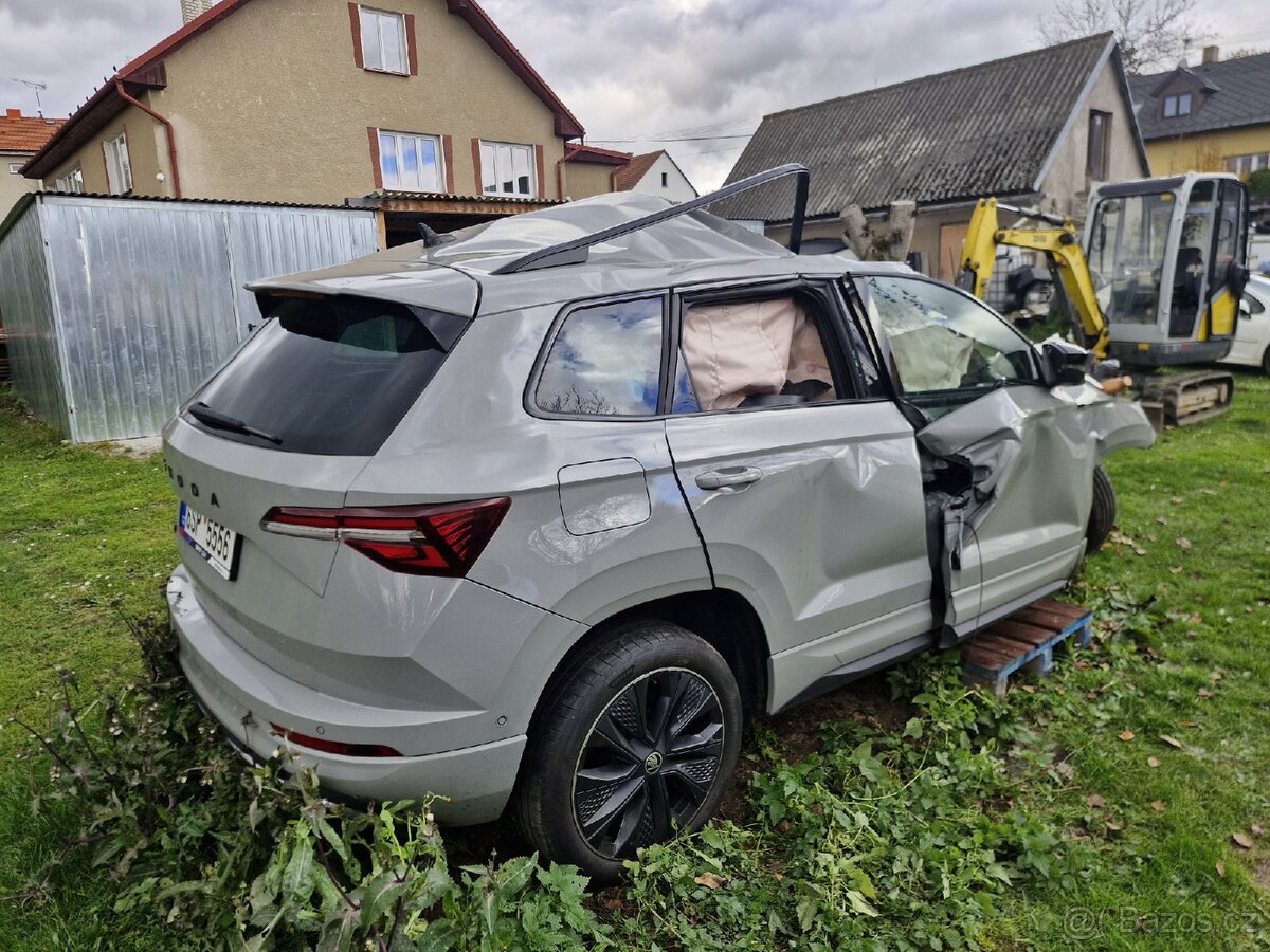 Škoda karoq sportline 1.5tsi prodám díly