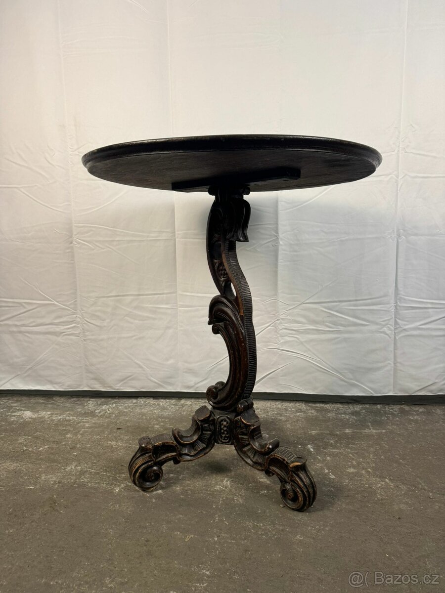 Starožitný odkládací stolek (135017)