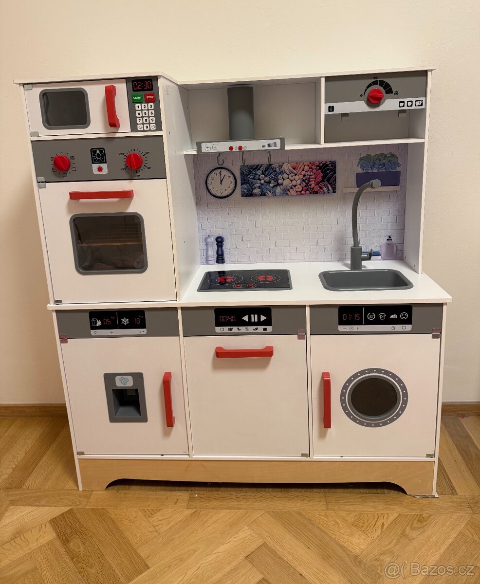 Dřevěná kuchyňka pro děti Playtive