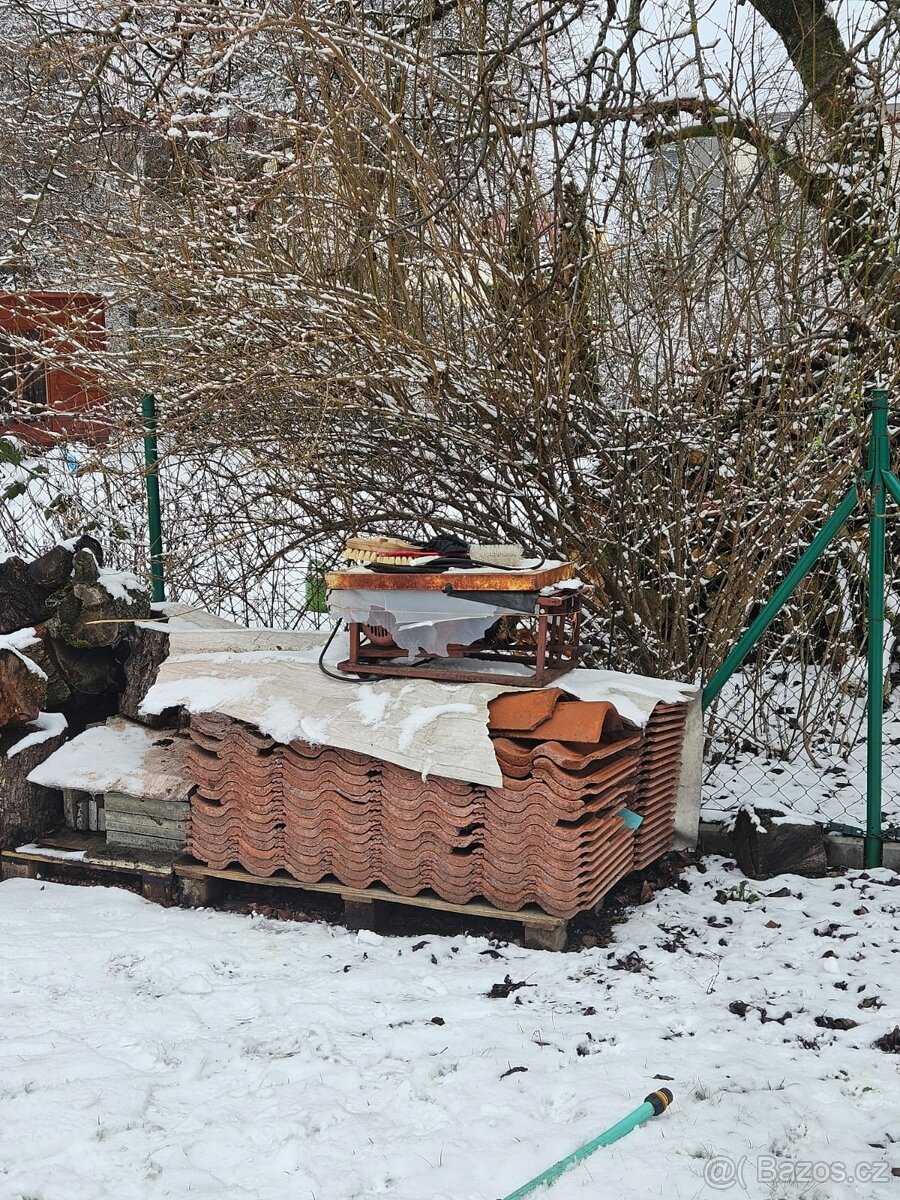 Tašky na střechu a cihly