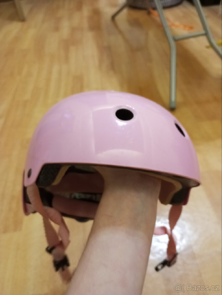 Růžová helma