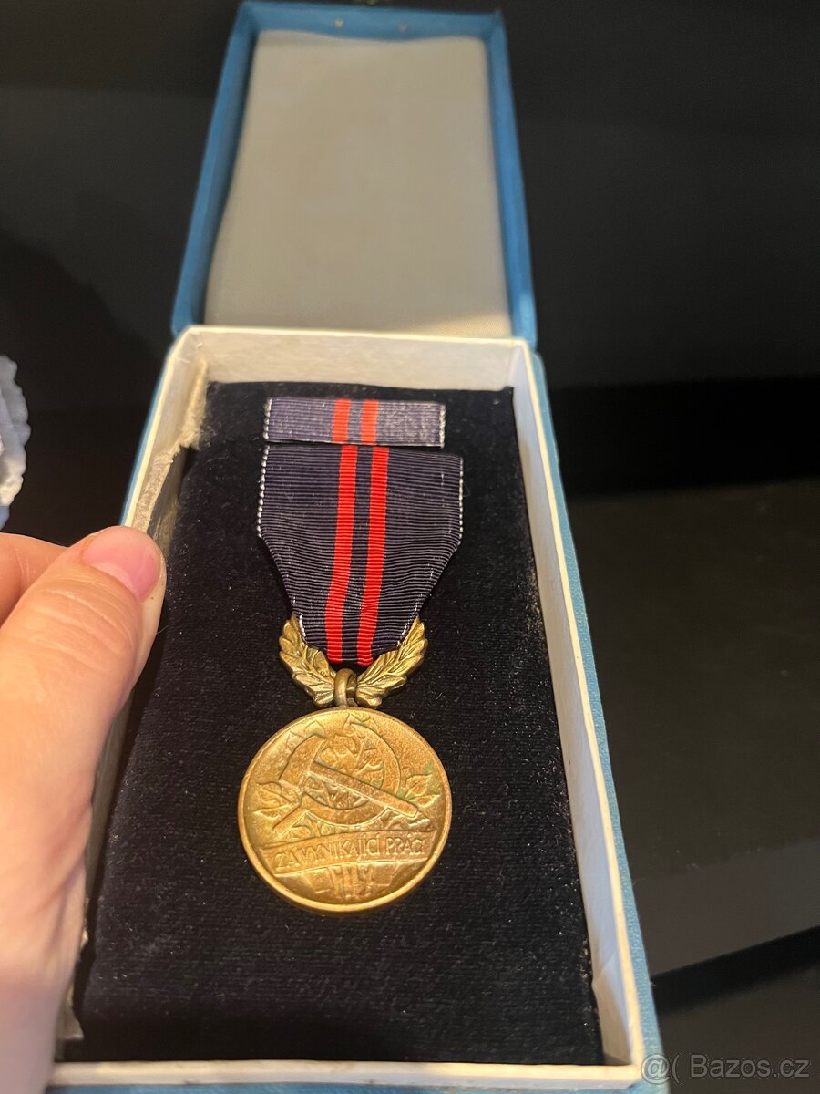 Vyznamenání za Vynikající práci komplet etue bronz