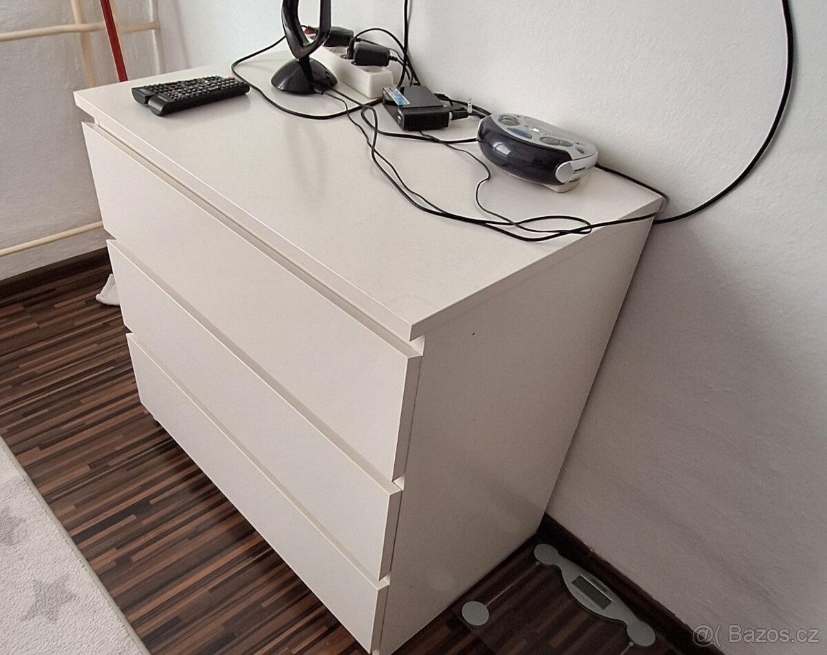 Prodám šuplikovou skříňku