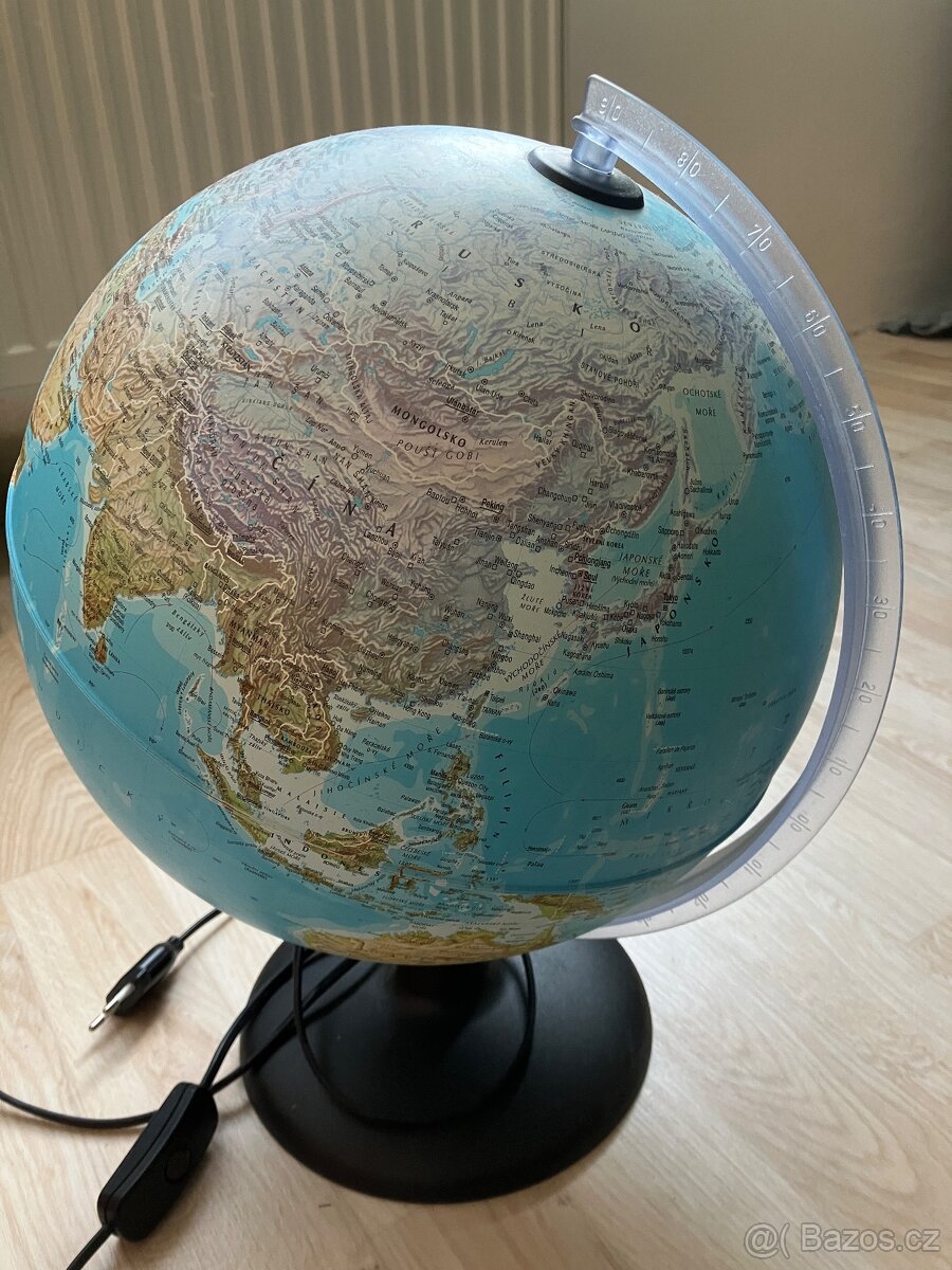 Svítící glóbus
