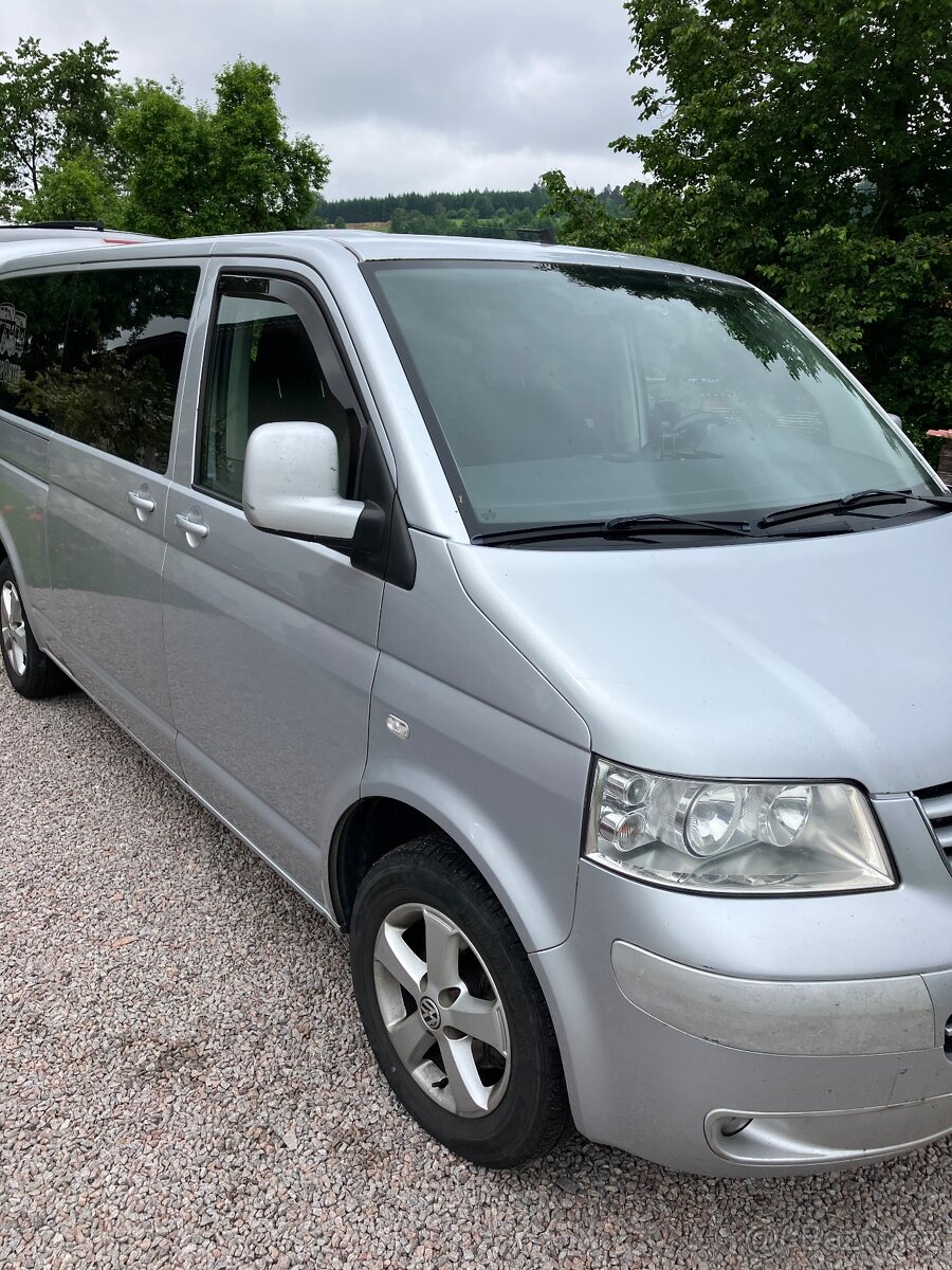 Prodám zachovalý interier vw caravelle t5