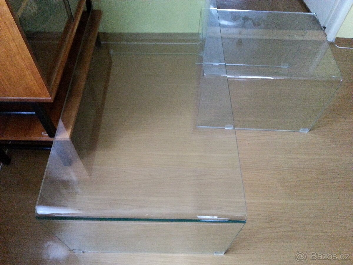 Prodám celoskleněný stůl 60 x 120 cm