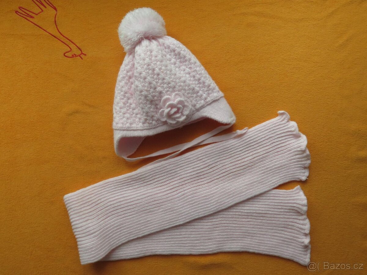 Jemně růžová čepice s perličkami a šálou, vel. 80