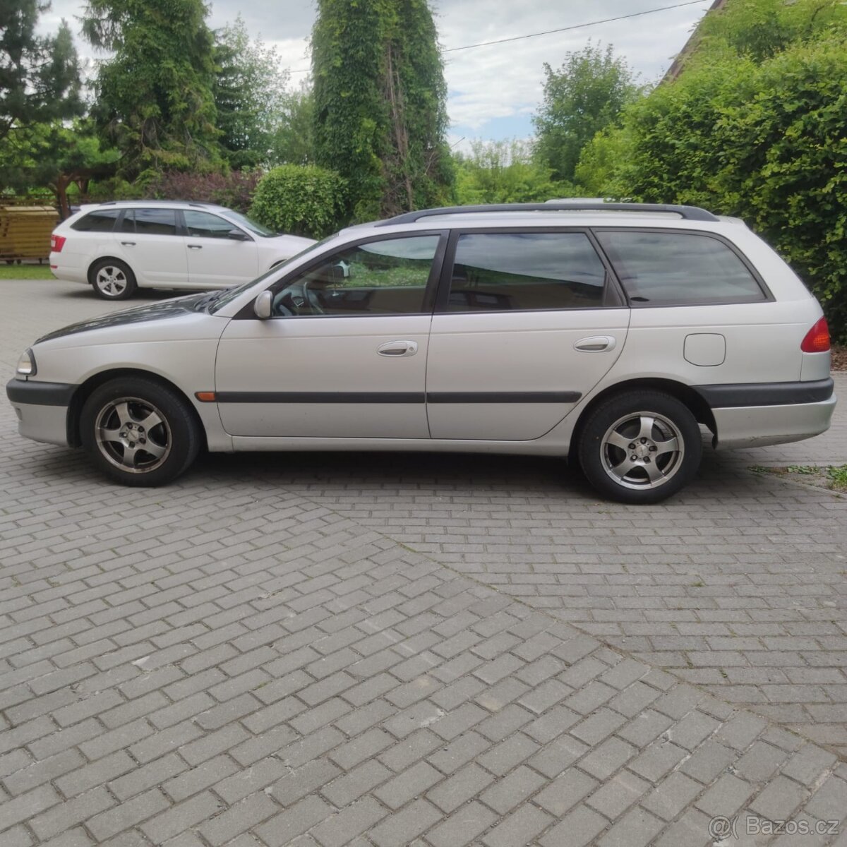 prodám TOYOTA AVENSIS kombi, benzín, 1.6, 81 kW