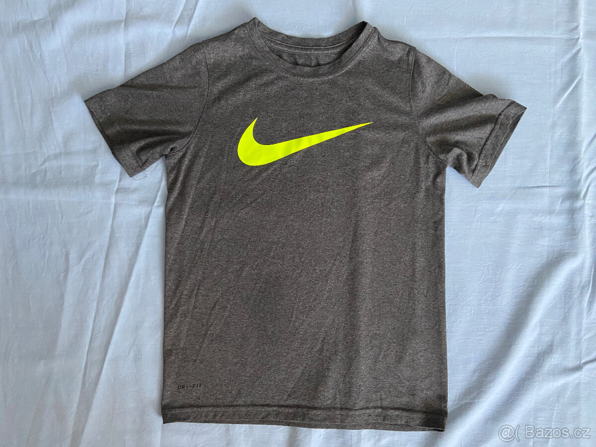 Chlapecké tričko s kr. rukávem Nike DRI-FIT, výborný stav.