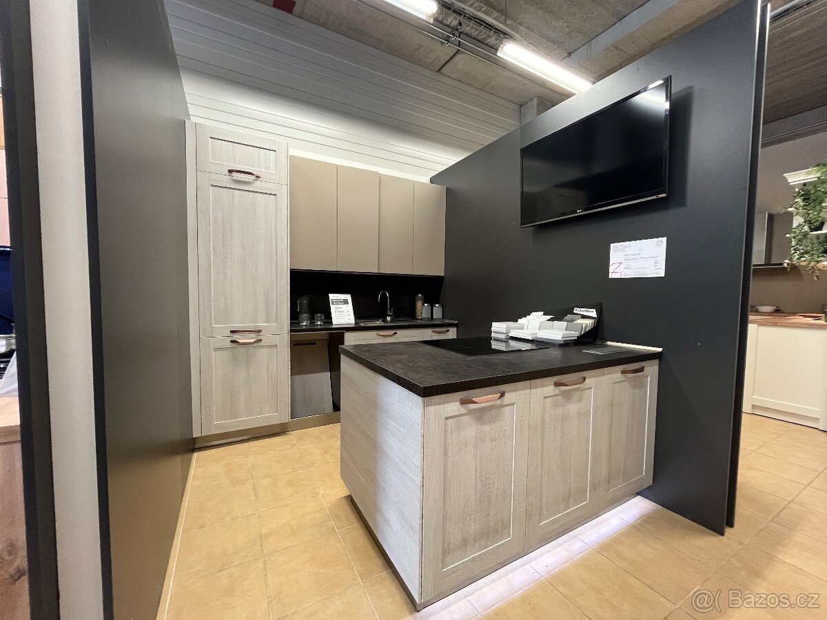 Expoziční kuchyňská linka Oresi, sleva 60%