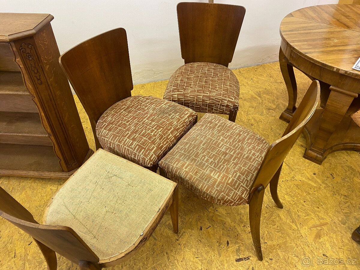 Židle přezdívaná lízátka od Halabaly