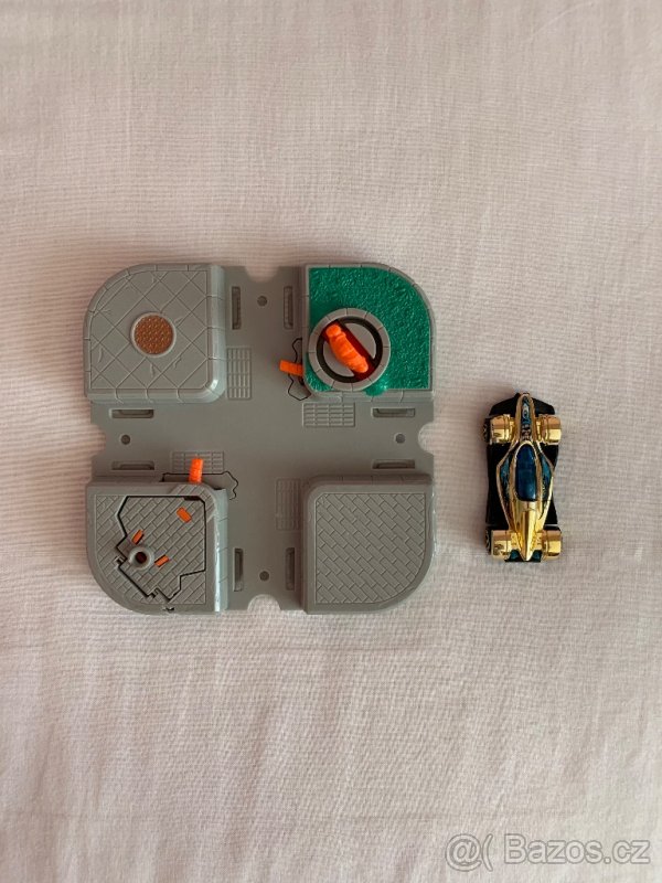 Hot Wheels autíčko se silnicí