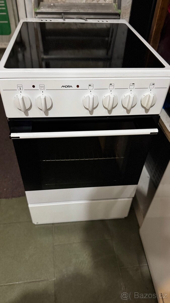 Sklokeramický elektrický sporák Mora 220v