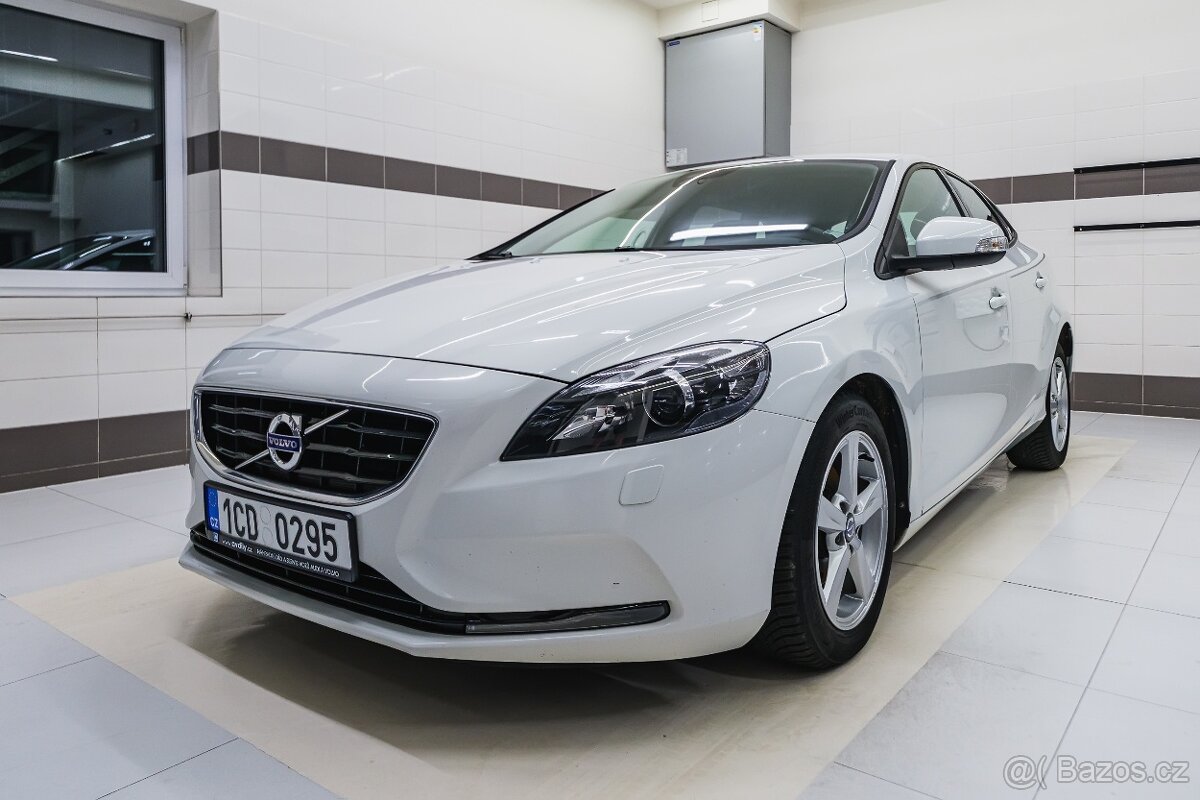 Volvo V40 2014, D2, el. kožená sedadla, bi-xenony,TFT,