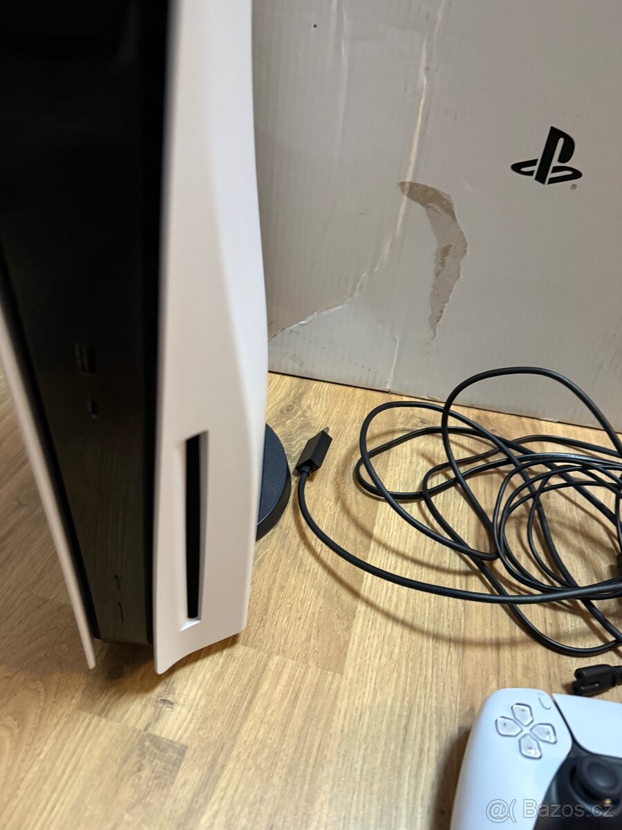 PS5 + ovladač TOP STAV