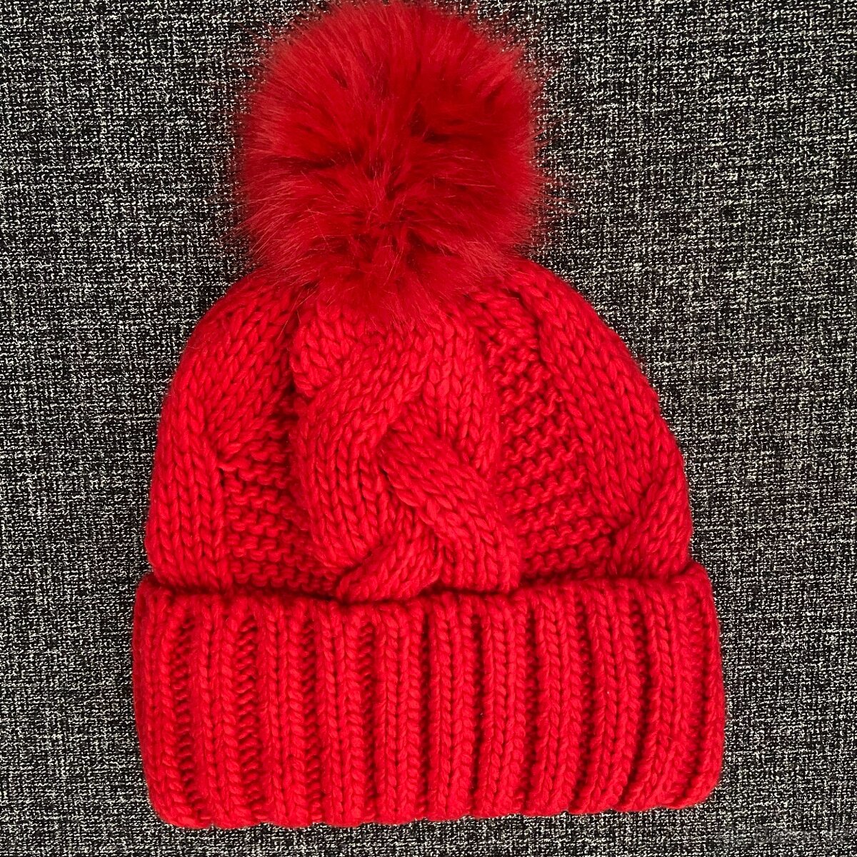 Nová dámská dívčí červená vlněná čepice H&M s bambulí vel. 5