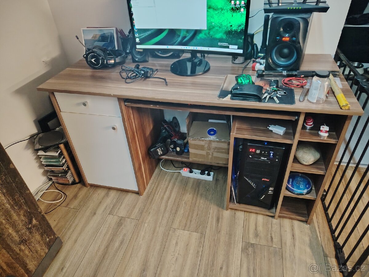 PC stůl
