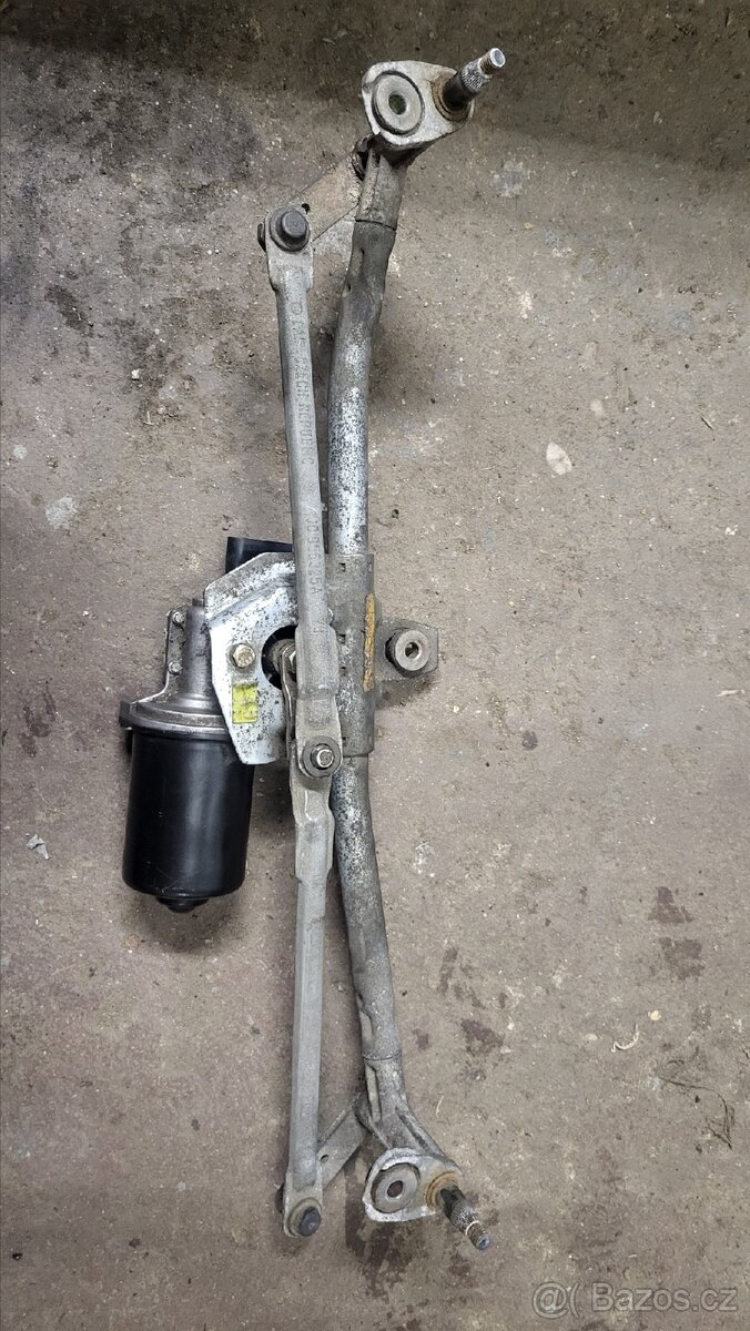 Motorek stěračů octavia 1